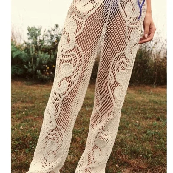 ZARA CROCHET PANTS OYSTER-WHITE Cream Crochet Pants with Blue Accents. Size M